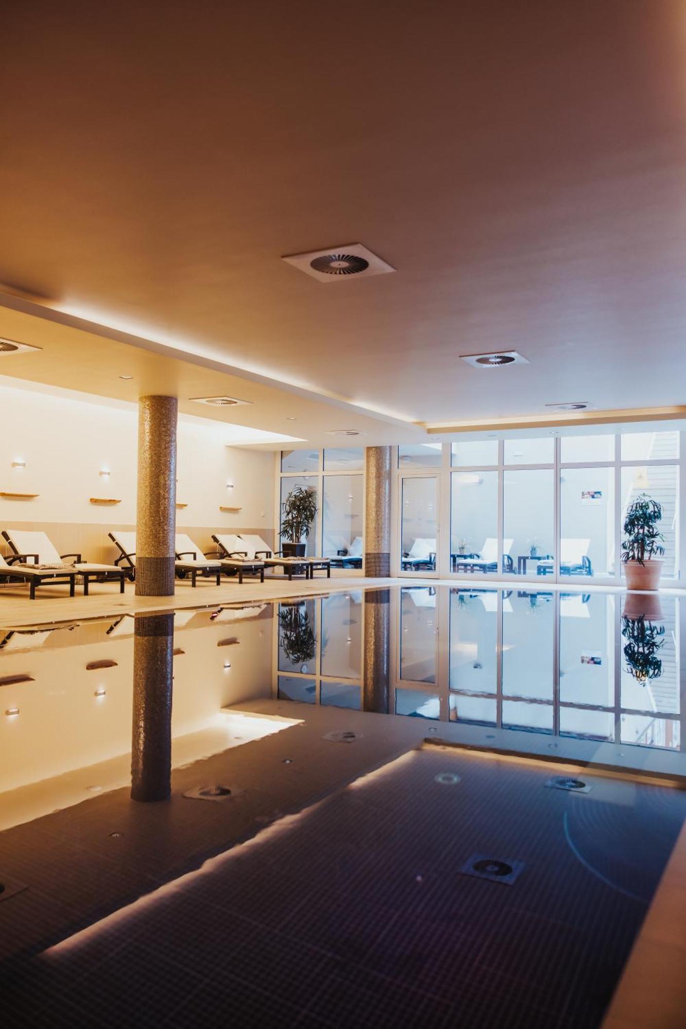 Hotel IV Jahreszeiten Strandperle Кюлунгсборн Екстер'єр фото